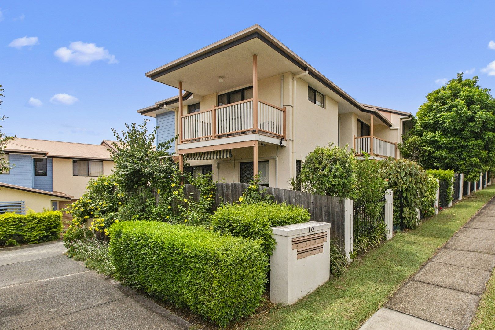 2/10 Rolle Street, Holland Park West QLD 4121, Image 0