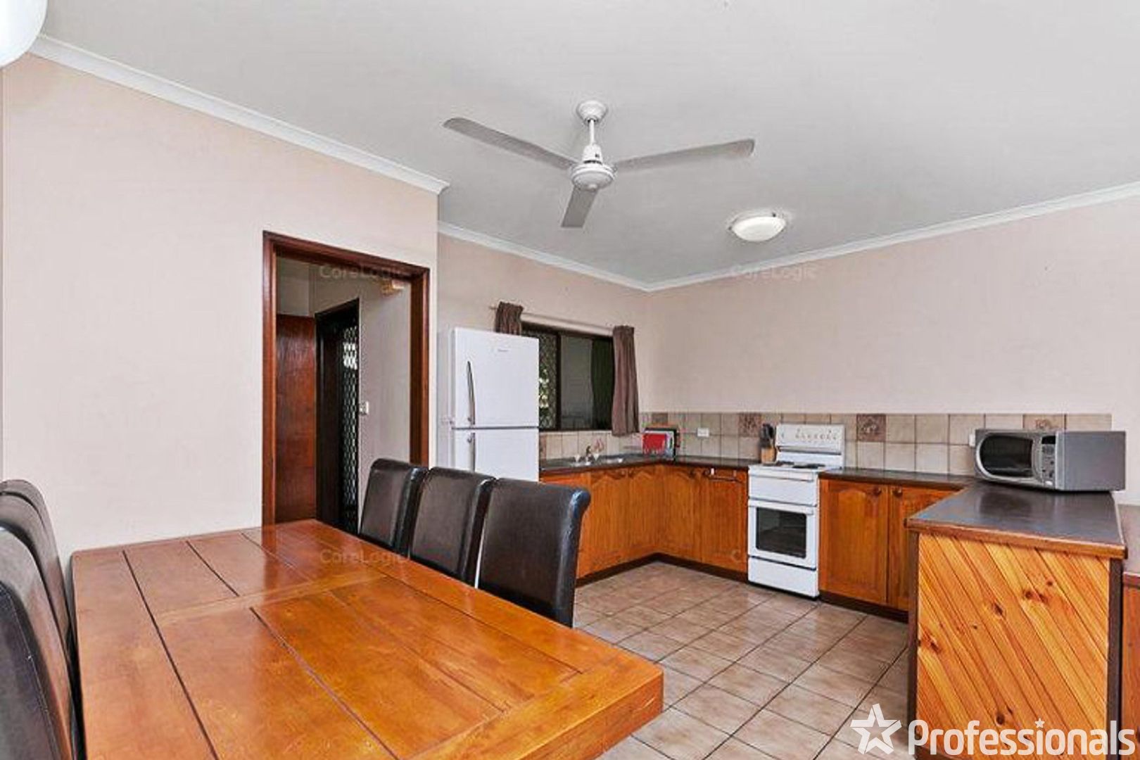 15 Golden Grove Drive, Bentley Park QLD 4869, Image 2