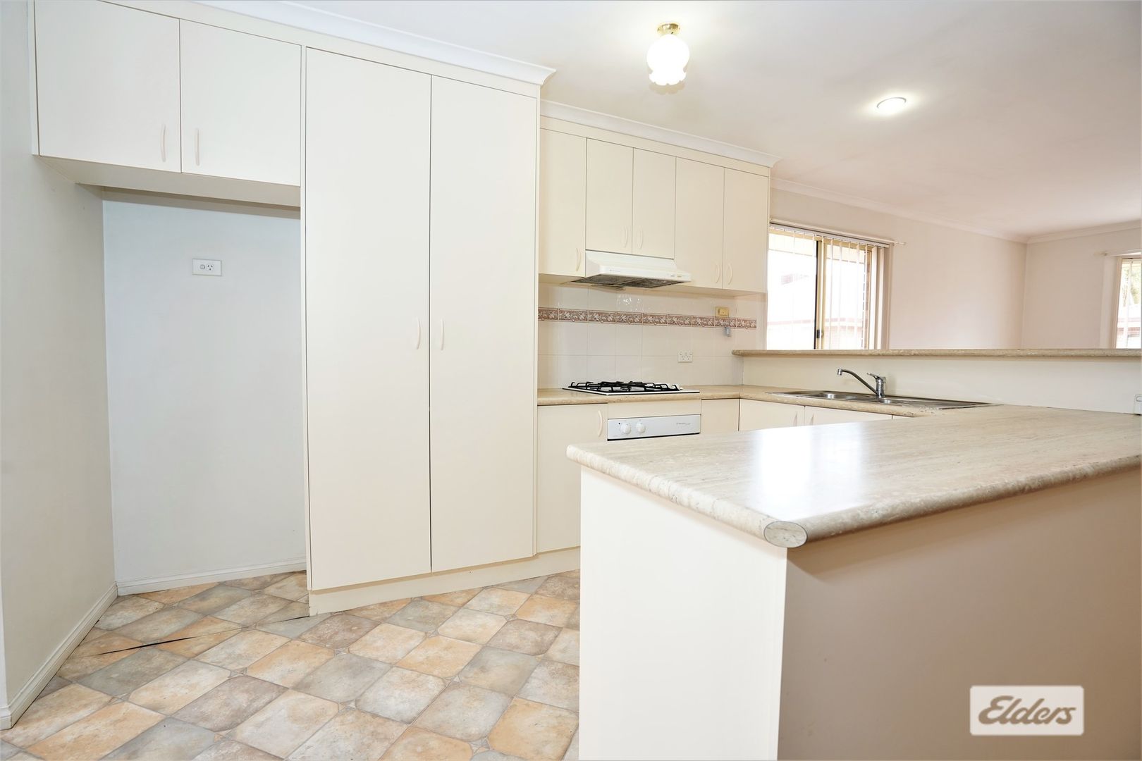 2/10-12 Erskine Road, Griffith NSW 2680, Image 2