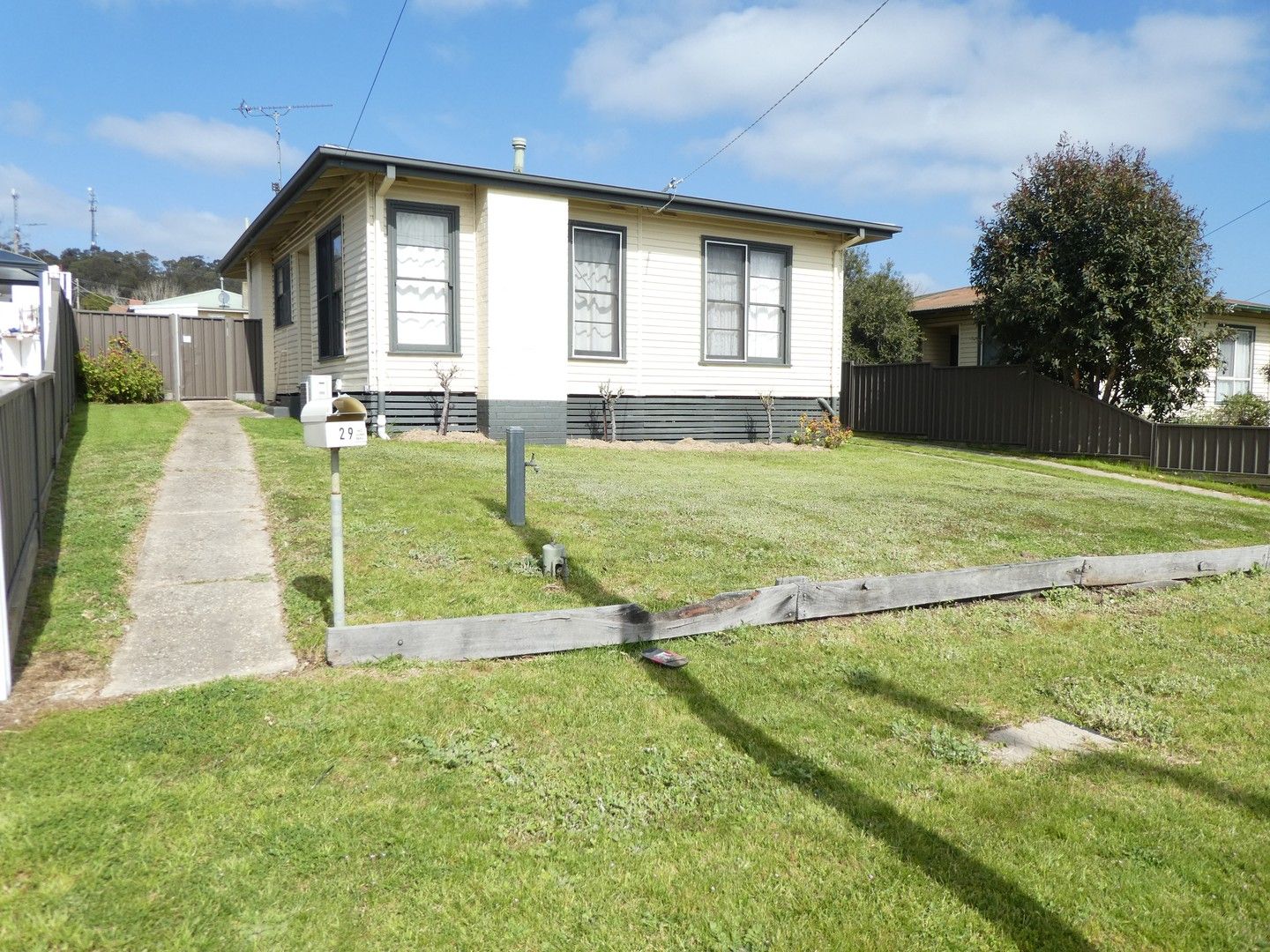 3 bedrooms House in 29 Heywood Crescent SEYMOUR VIC, 3660