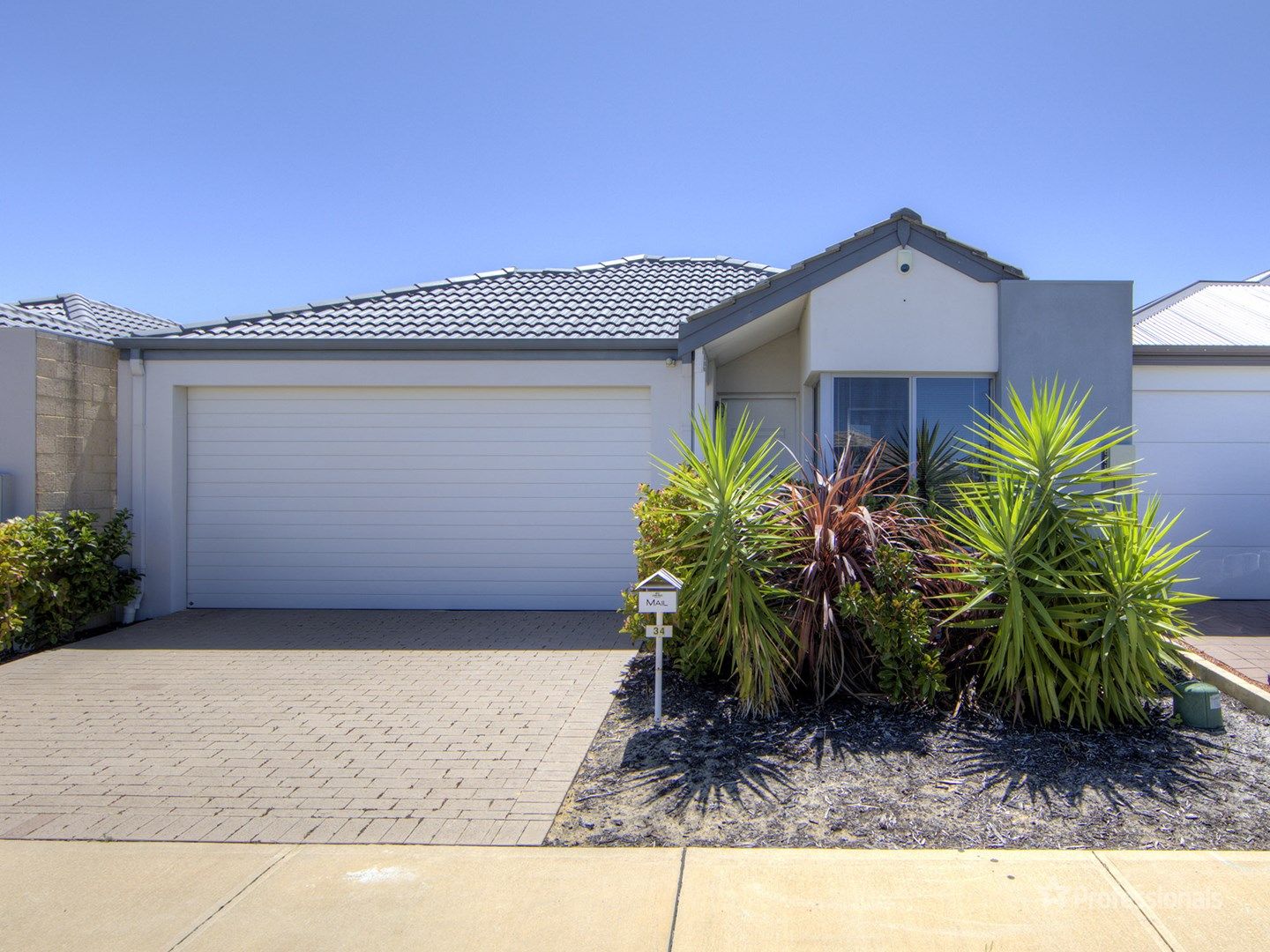 4 bedrooms House in 34 Langport Way BUTLER WA, 6036
