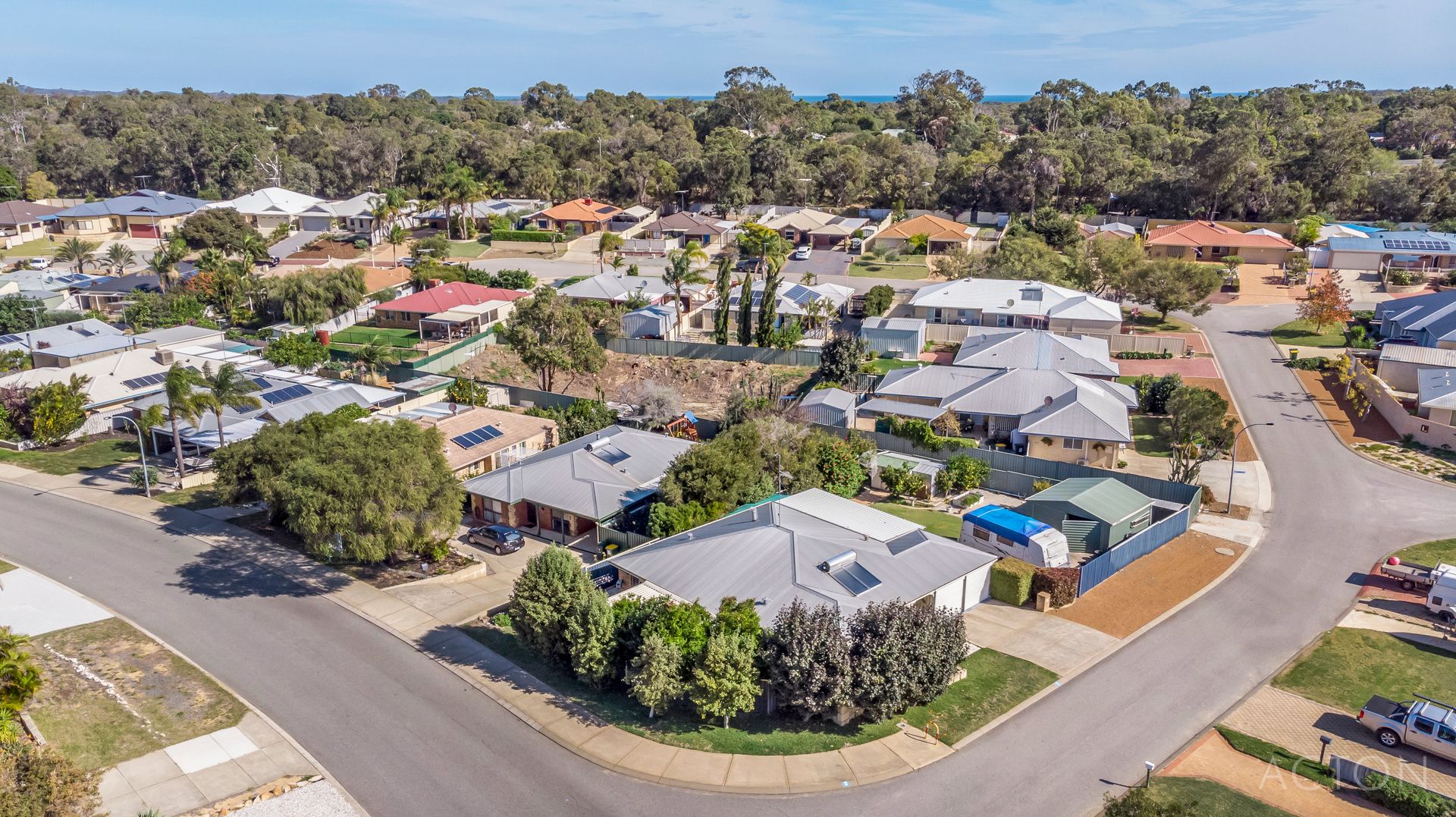 4 bedrooms House in 2 Bonnie Doone Grove DAWESVILLE WA, 6211