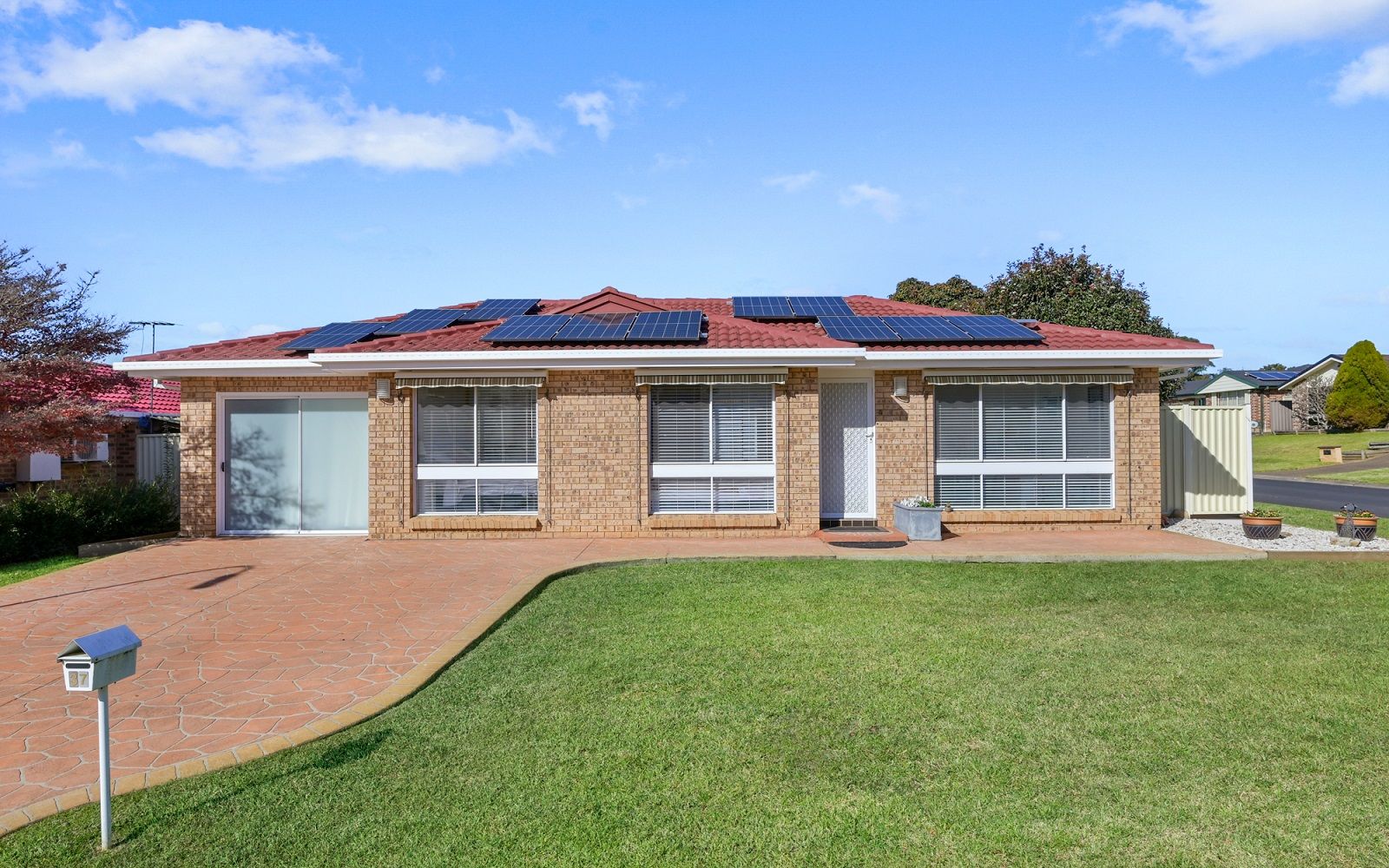 4 bedrooms House in 37 Desdemona Street ROSEMEADOW NSW, 2560