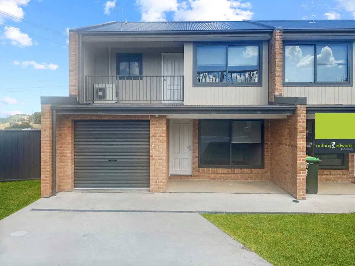 NEAR NEW TOWNHOUSE, Goulburn