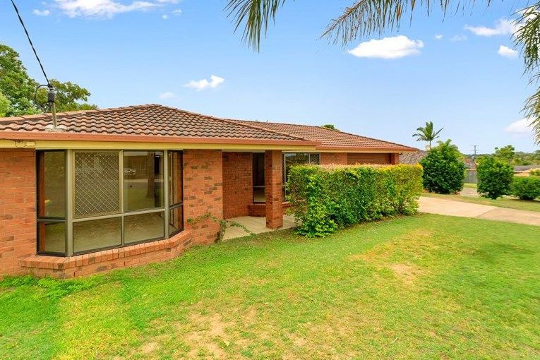4 bedrooms House in 15 Thoms Crescent MOUNT WARREN PARK QLD, 4207