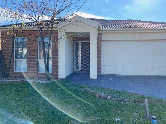 4 bedrooms House in 16 Home Road POINT COOK VIC, 3030