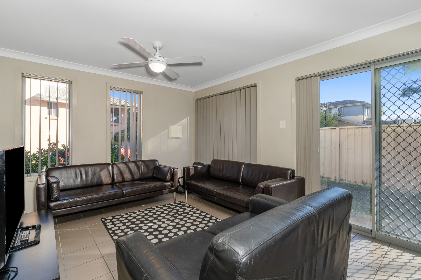 2/279a Sandgate Road, Shortland NSW 2307, Image 2