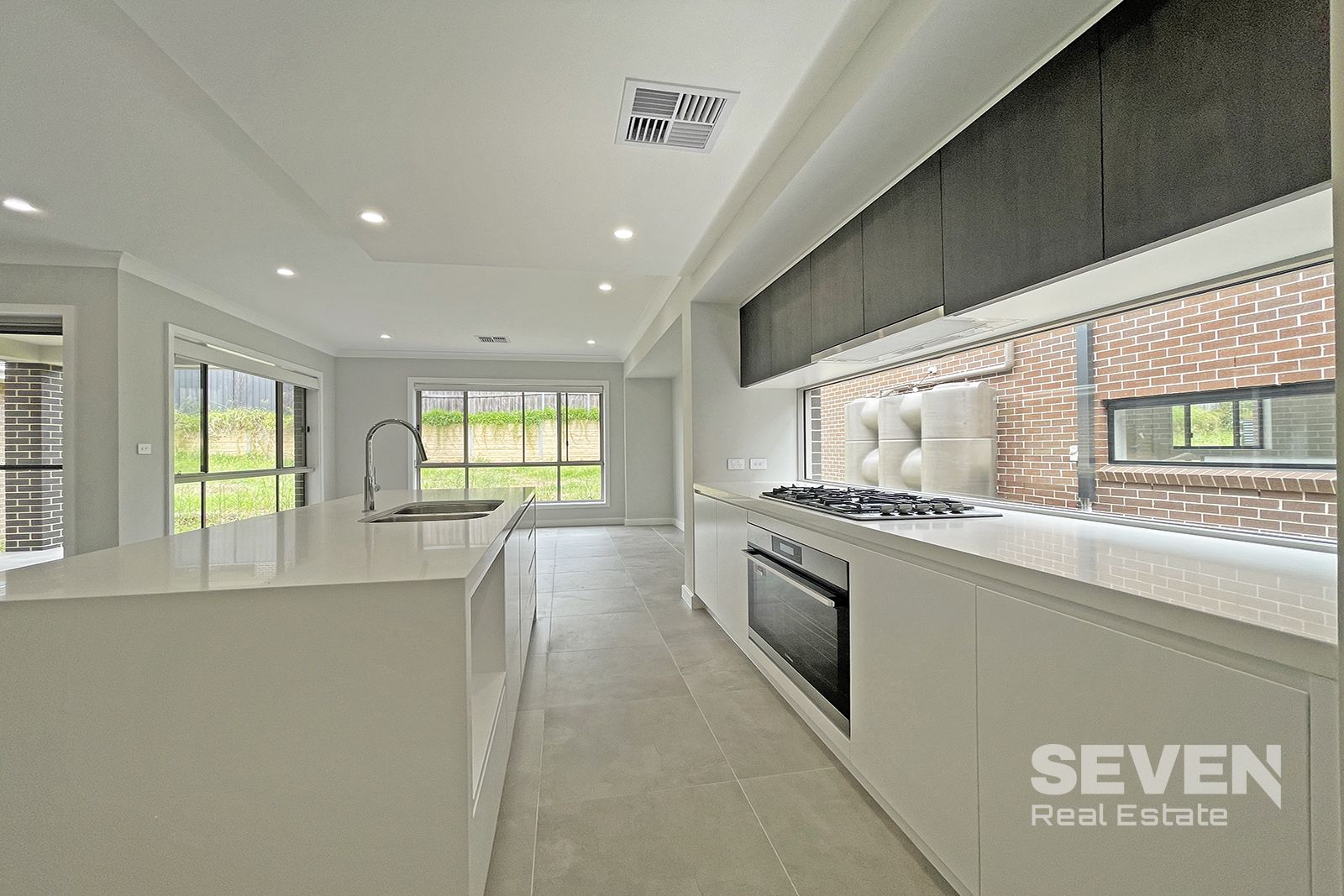 5 bedrooms House in 218 George Street BOX HILL NSW, 2765