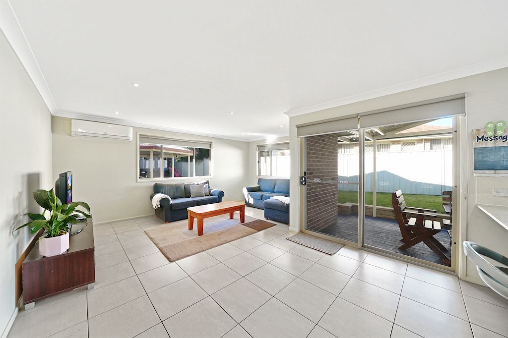 6 McBrien Place, The Oaks NSW 2570, Image 2