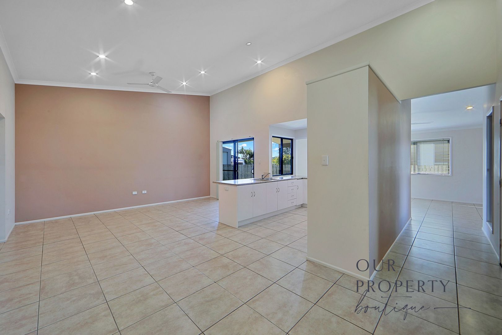 3 Avalon Street, Burnett Heads QLD 4670, Image 2