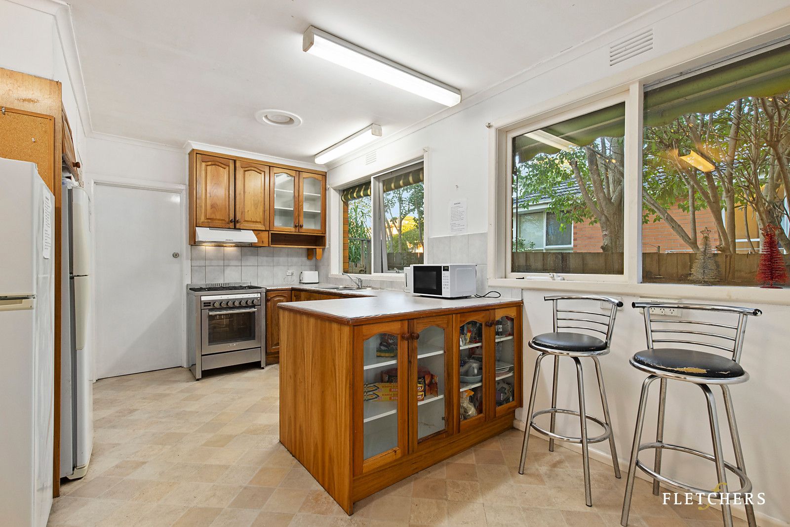 45 Lindisfarne Drive, Burwood East VIC 3151, Image 2