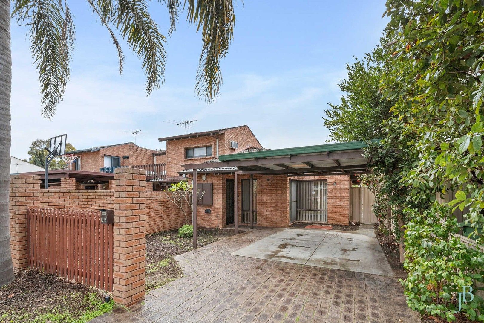 2 bedrooms Villa in 4/66 Eric Street COMO WA, 6152