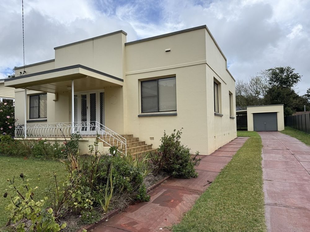 3 bedrooms House in 43 Leichhardt Street CENTENARY HEIGHTS QLD, 4350