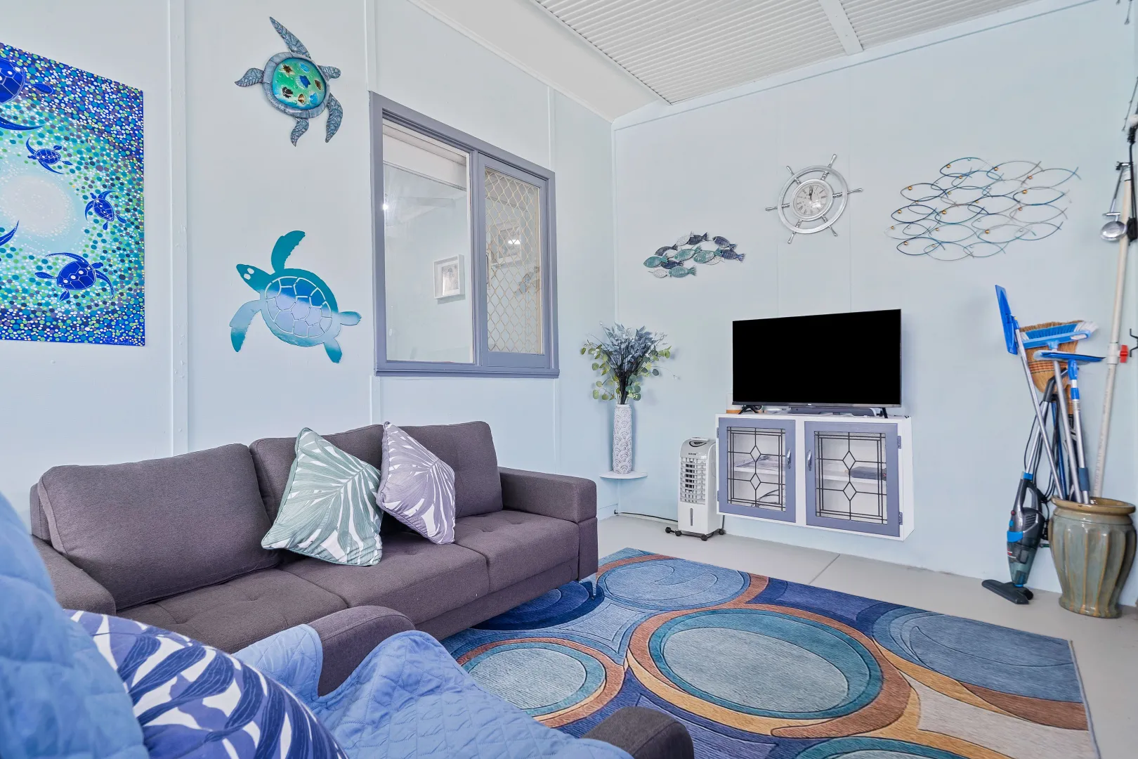 Very neat & tidy fully renovated beachside unit - walk to the beach. - View 4