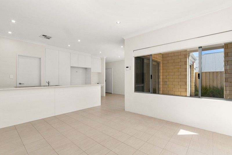 46 Cousins St, Hammond Park WA 6164 House For Rent 550 Domain