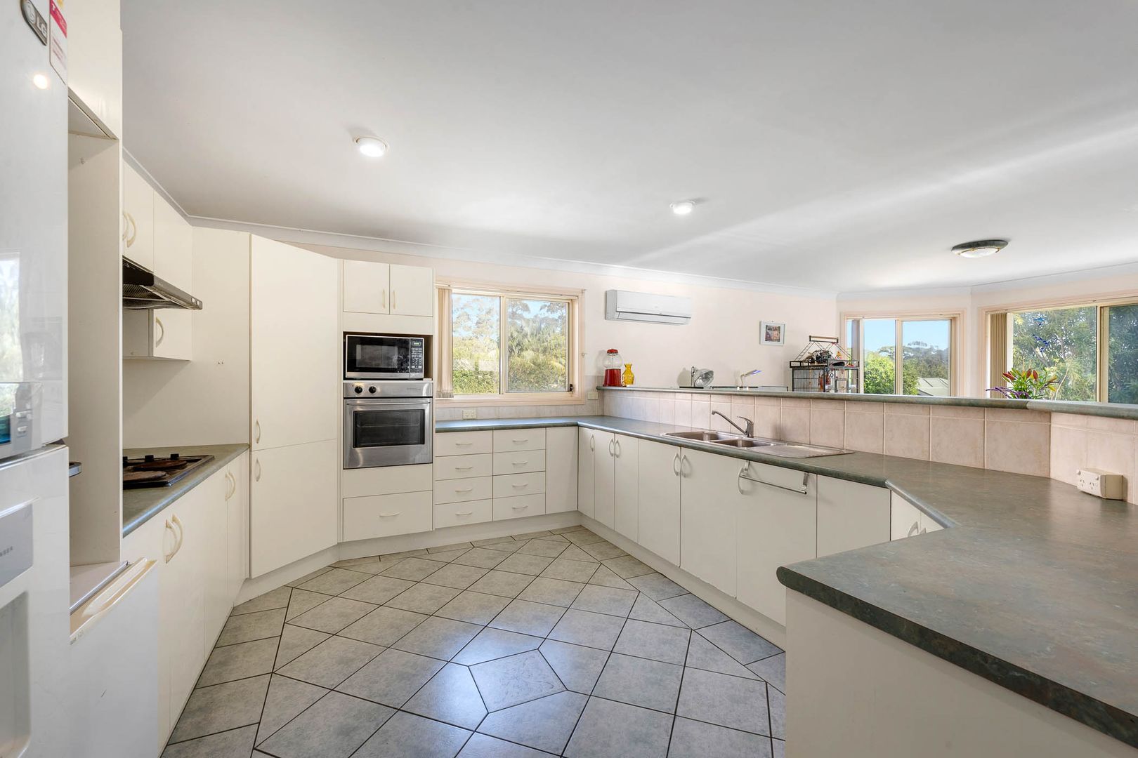 12 Wasshaven Close, Wrights Beach NSW 2540, Image 2