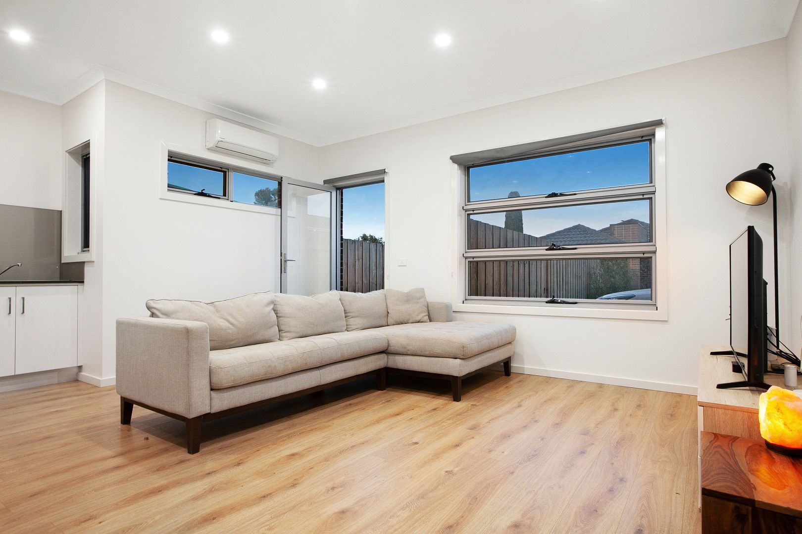 2/22 Epstein Street, Reservoir VIC 3073, Image 2