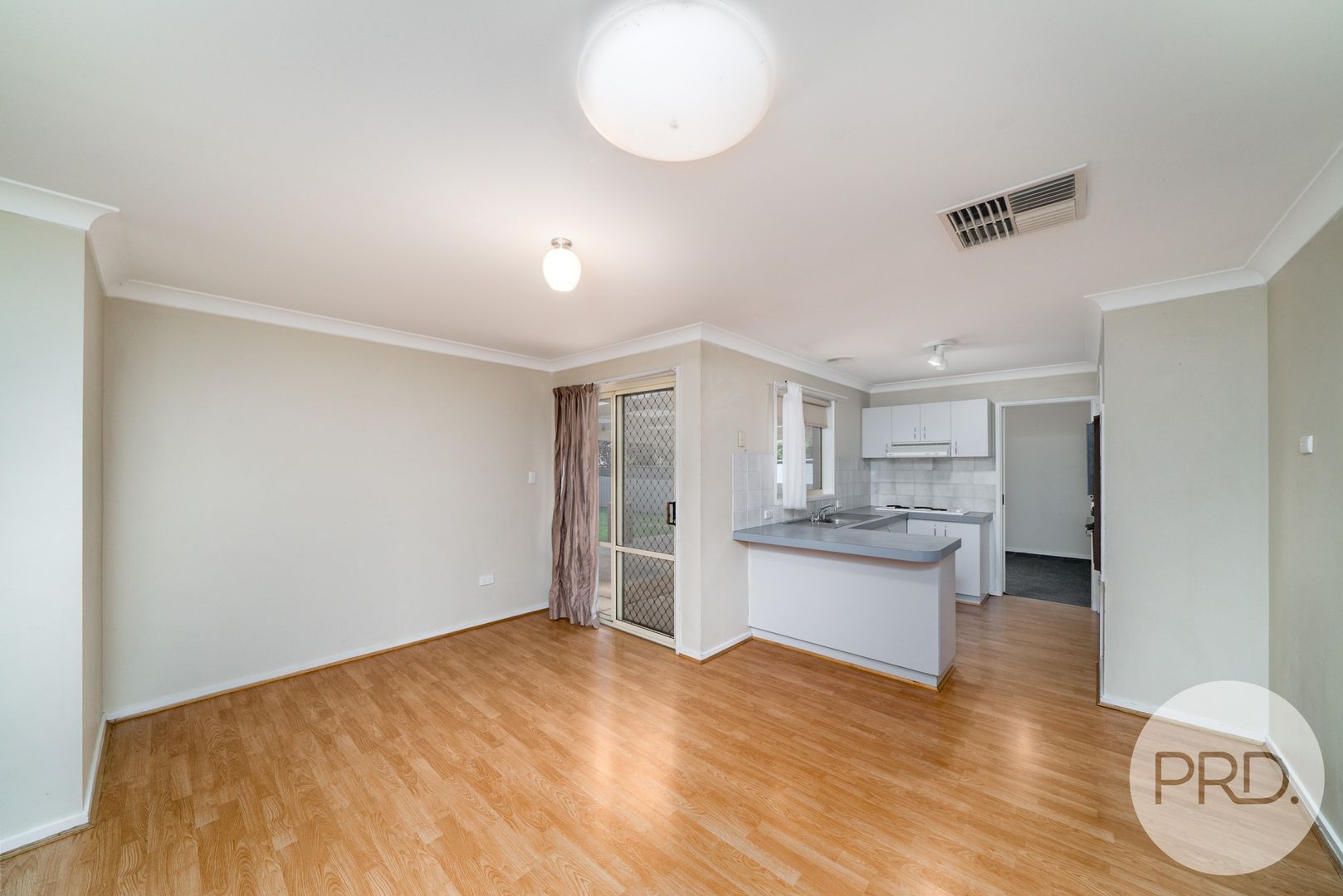 95 Dalman Parkway, Glenfield Park NSW 2650, Image 2