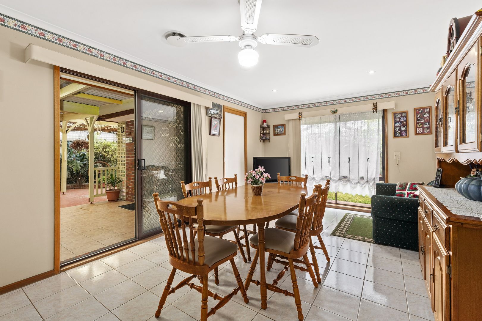 5 Tenterden Place, Mill Park VIC 3082, Image 2