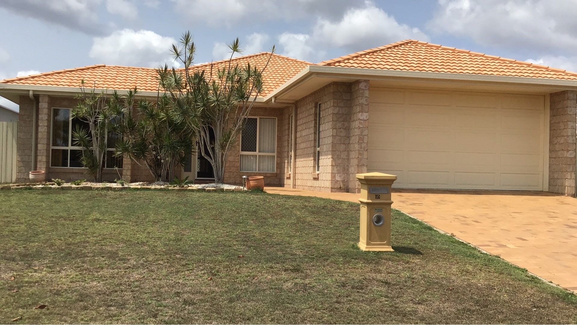 4 bedrooms House in 12 Bayswater Drive URRAWEEN QLD, 4655