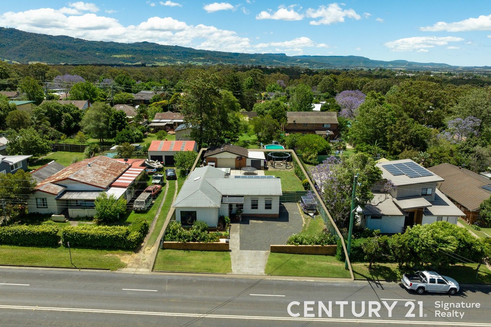 4 bedrooms House in 77 Illaroo Rd NORTH NOWRA NSW, 2541