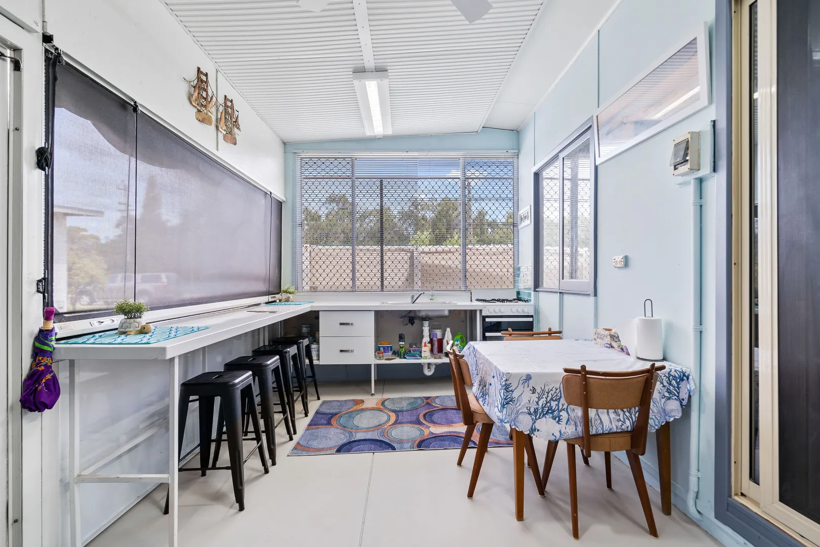 Very neat & tidy fully renovated beachside unit - walk to the beach. - View 5