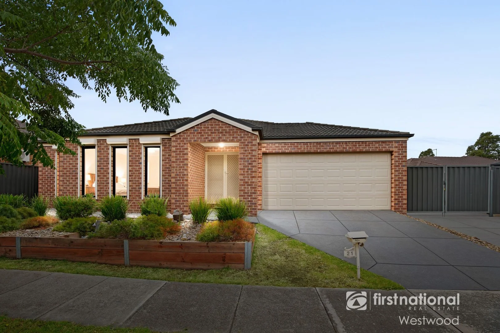 21 Springwood Terrace, Manor Lakes VIC 3024