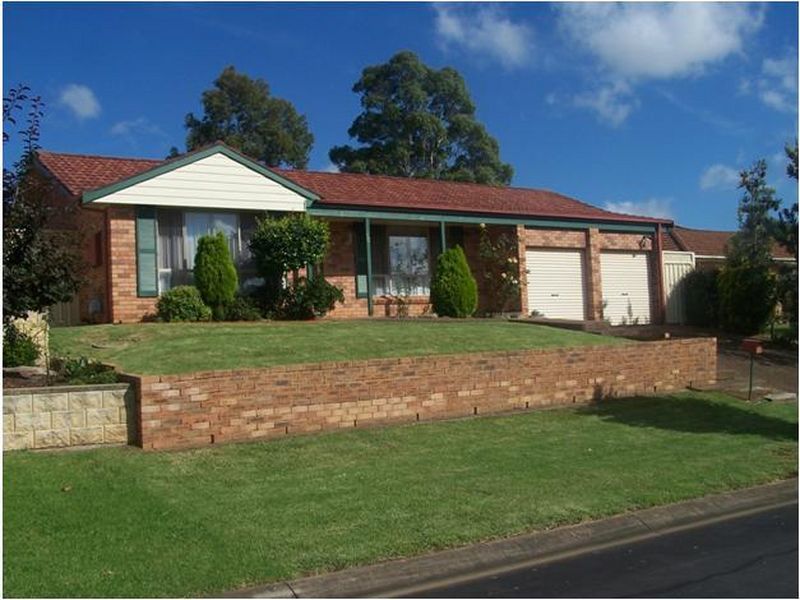 4 bedrooms House in 10 Bardolph Ave ROSEMEADOW NSW, 2560