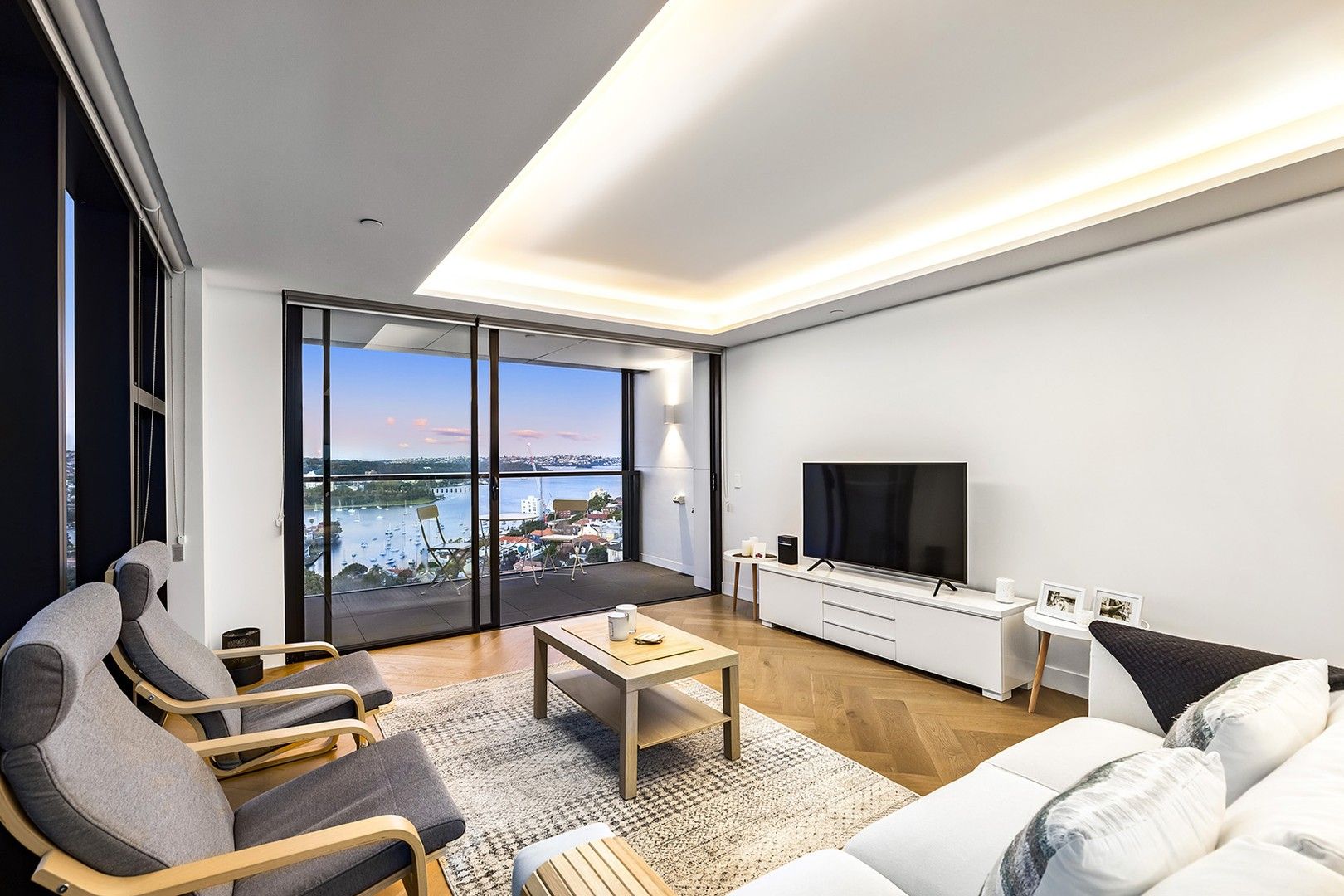 2 bedrooms Apartment / Unit / Flat in 1402/88 Alfred Street MILSONS POINT NSW, 2061