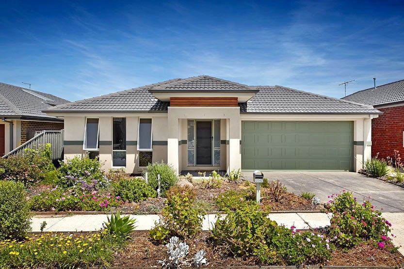 4 bedrooms House in 24 Heathcote Road MANOR LAKES VIC, 3024