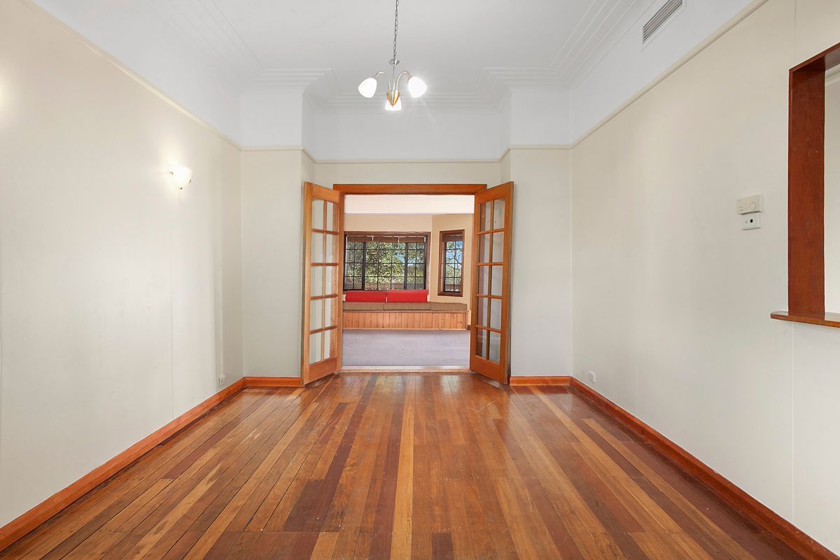 8 Warabin Street, Waterfall NSW 2233, Image 2