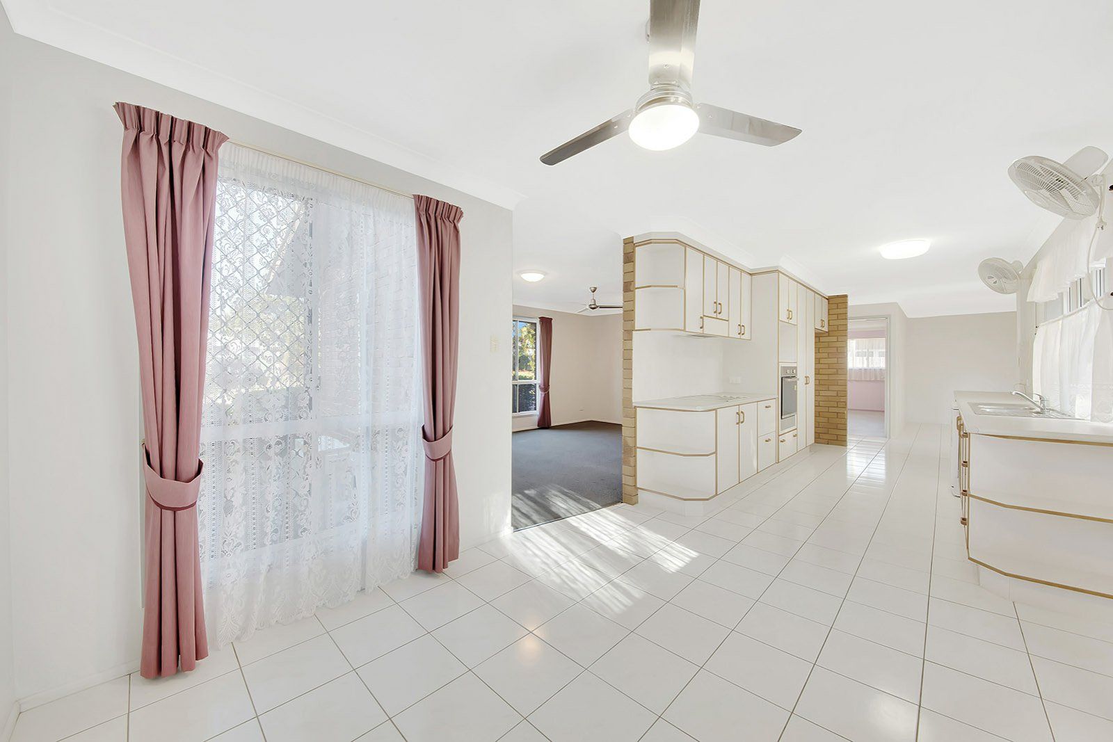 41 Geoffrey Thomas Drive, Tannum Sands QLD 4680, Image 2