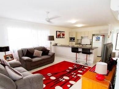 10 Skardon Place, Kelso QLD 4815, Image 2