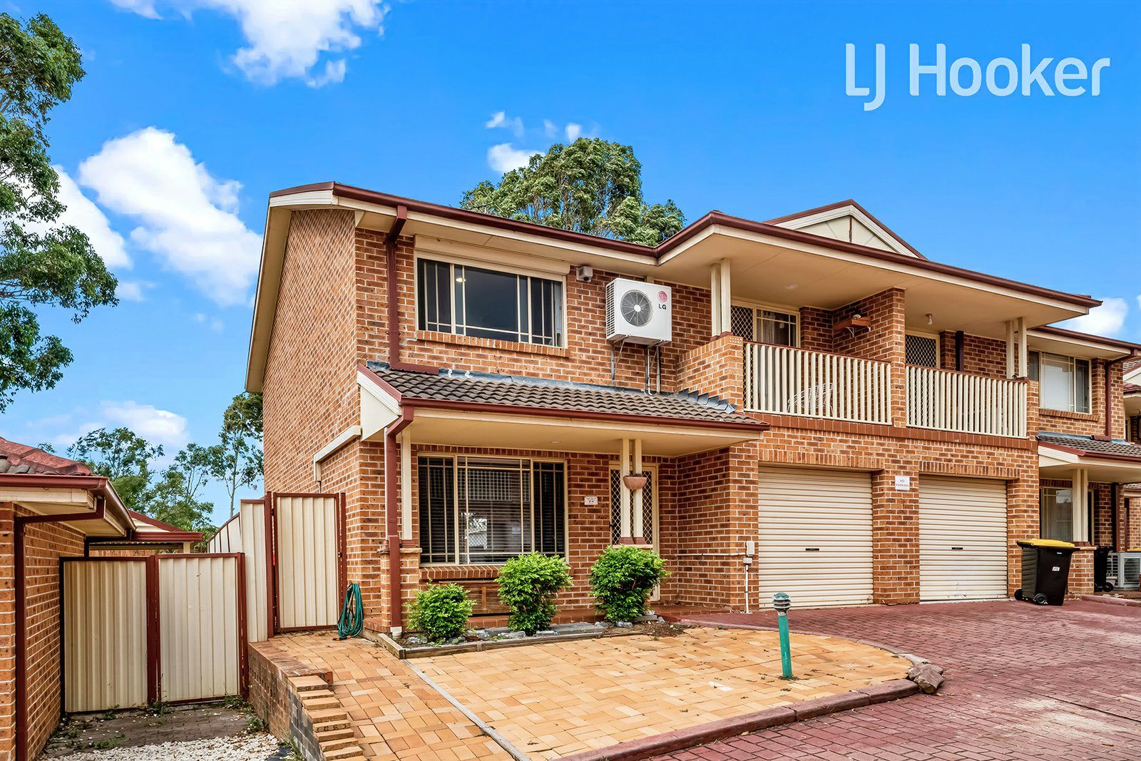 3 bedrooms Townhouse in 2/5 Corella Rd GREEN VALLEY NSW, 2168