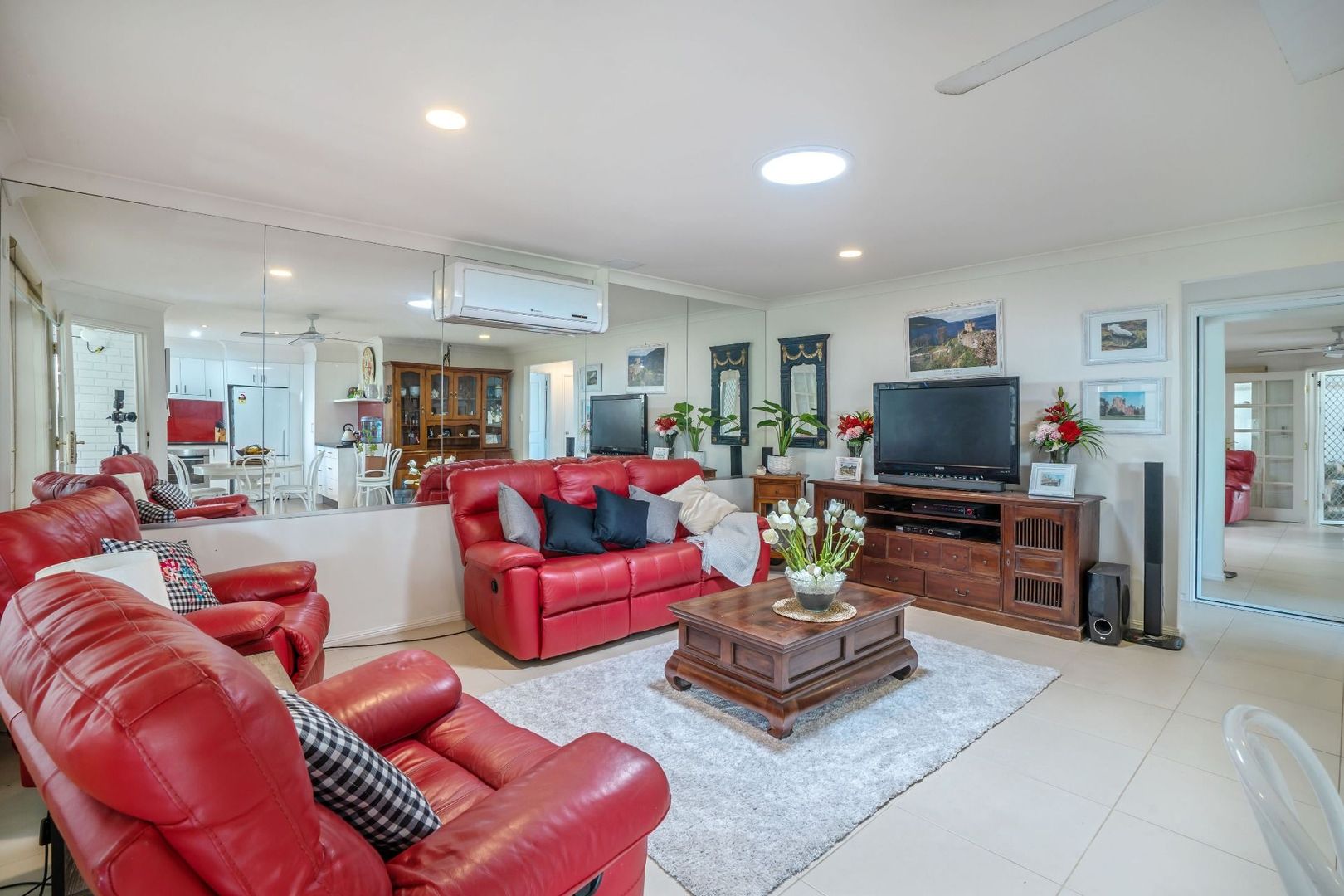 2/3 Liam Court, Labrador QLD 4215, Image 2