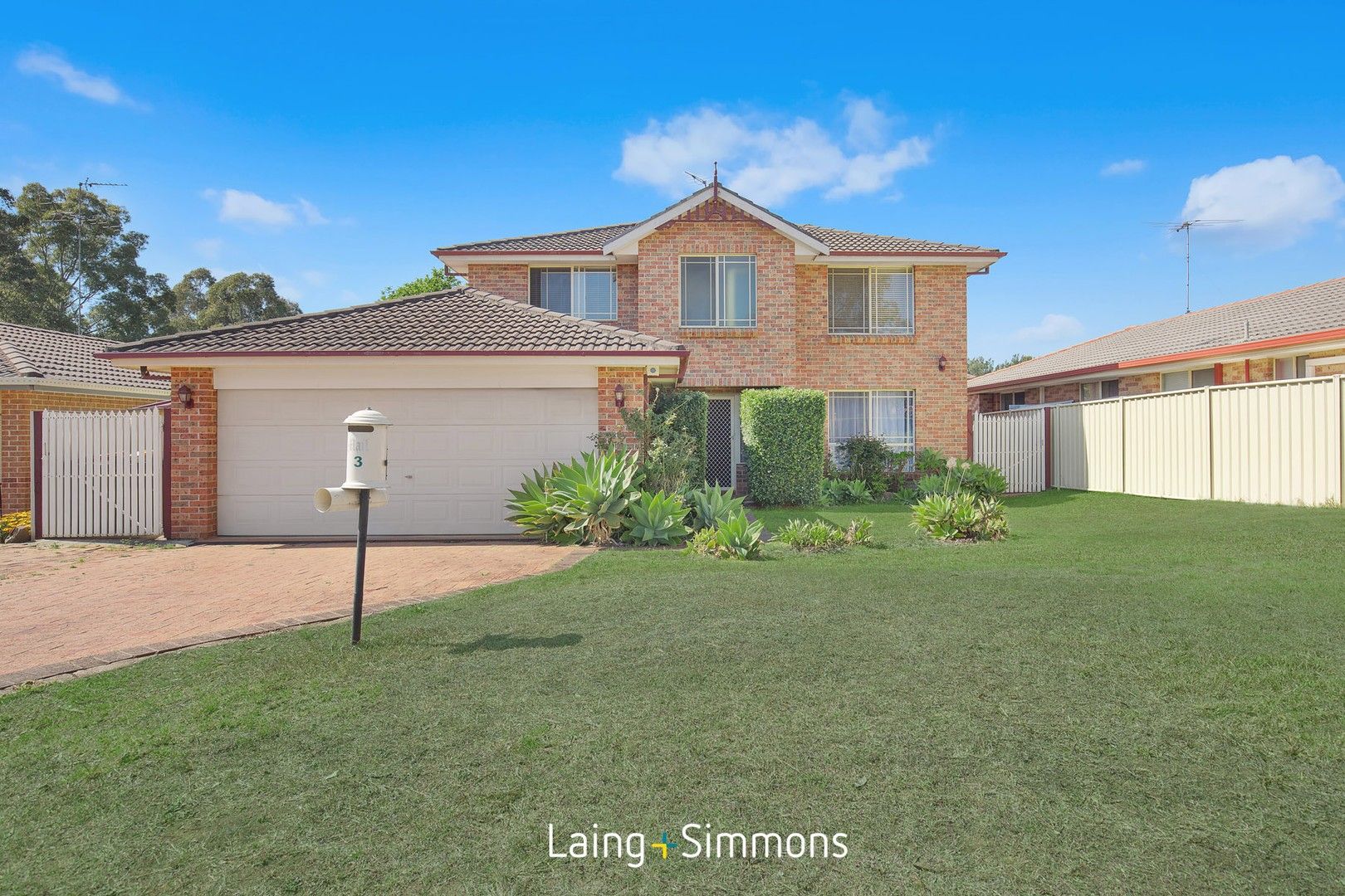 4 bedrooms House in 3 Majestic Drive STANHOPE GARDENS NSW, 2768
