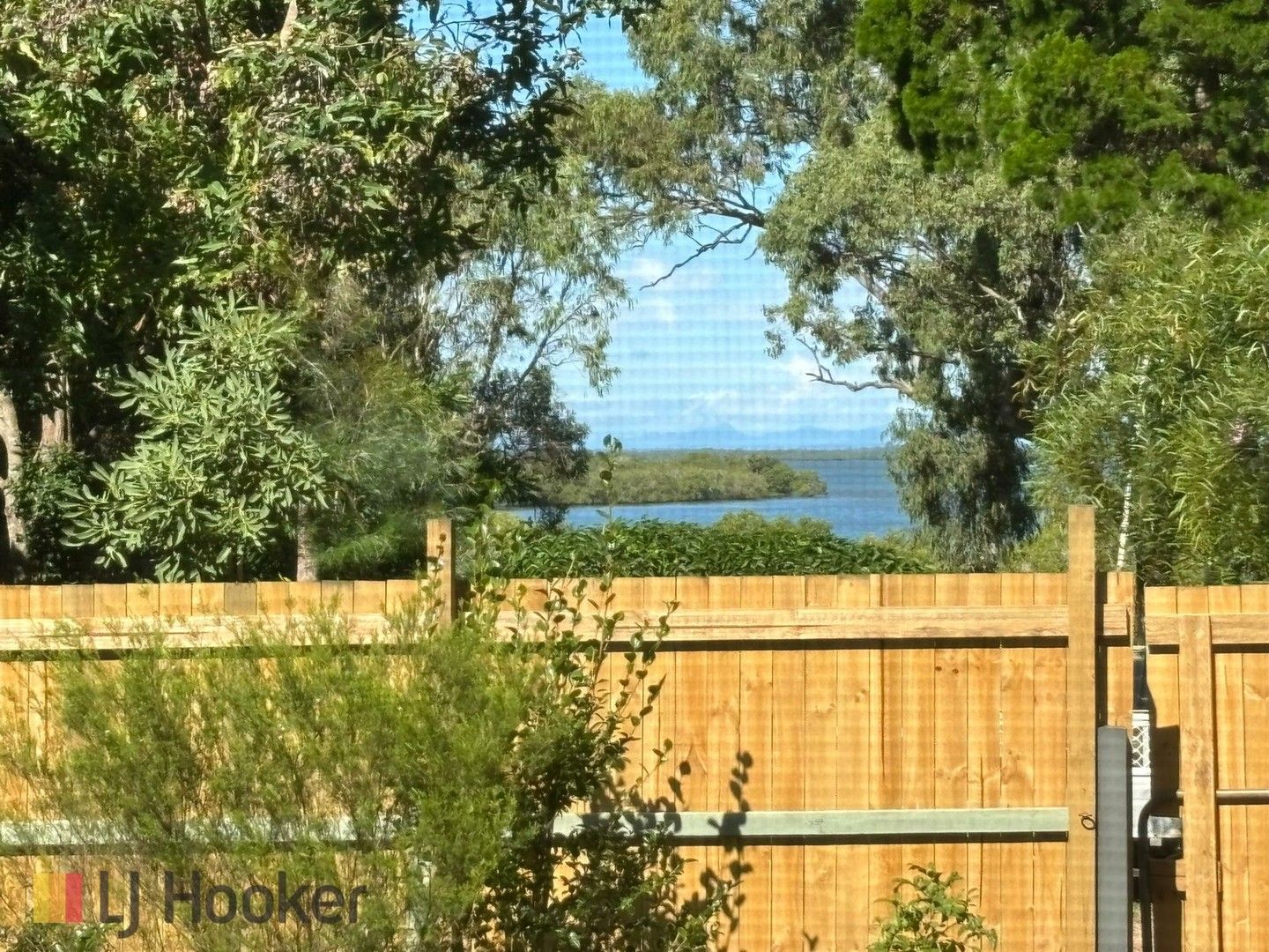 3 bedrooms House in 11 McBean Road KARRAGARRA ISLAND QLD, 4184