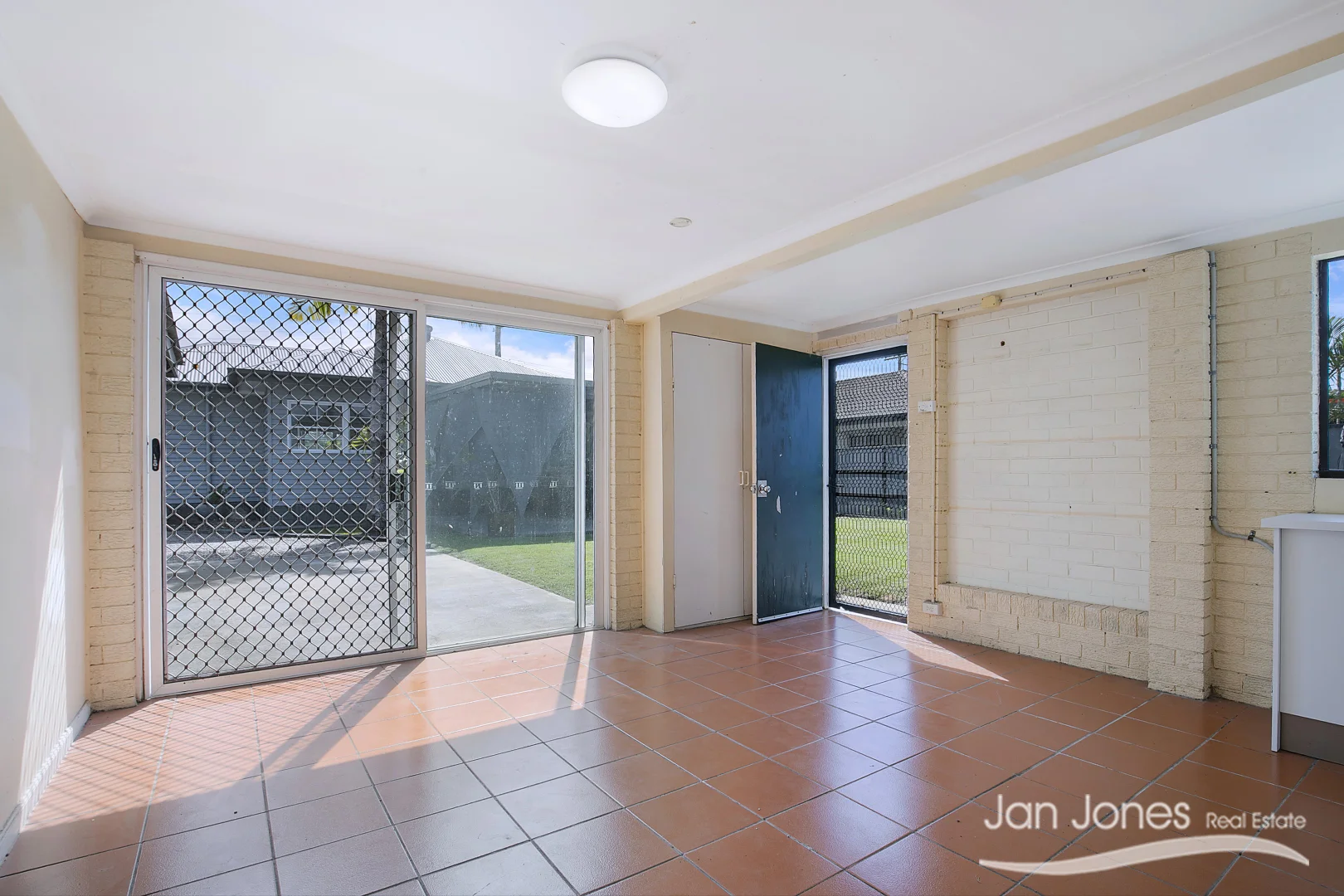 Additional image 14 of 107 Eversleigh Road, Scarborough QLD 4020