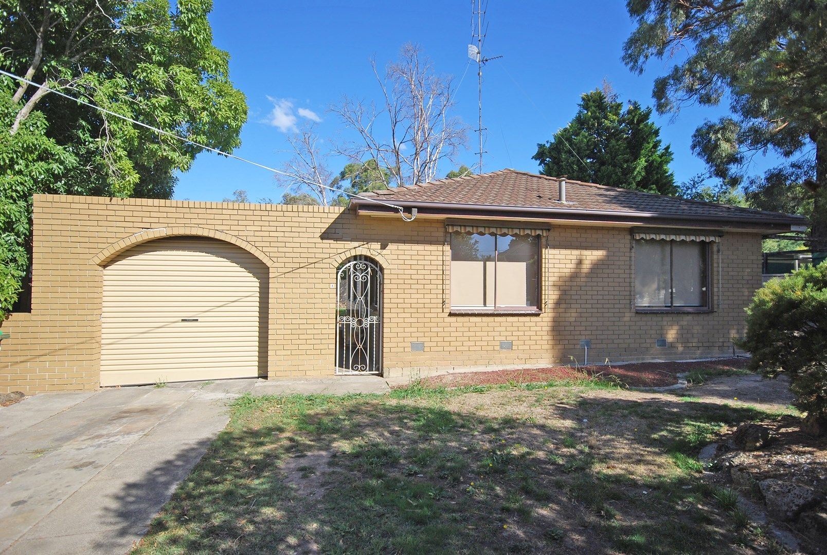 4 Hocking Avenue, Mount Clear VIC 3350, Image 0