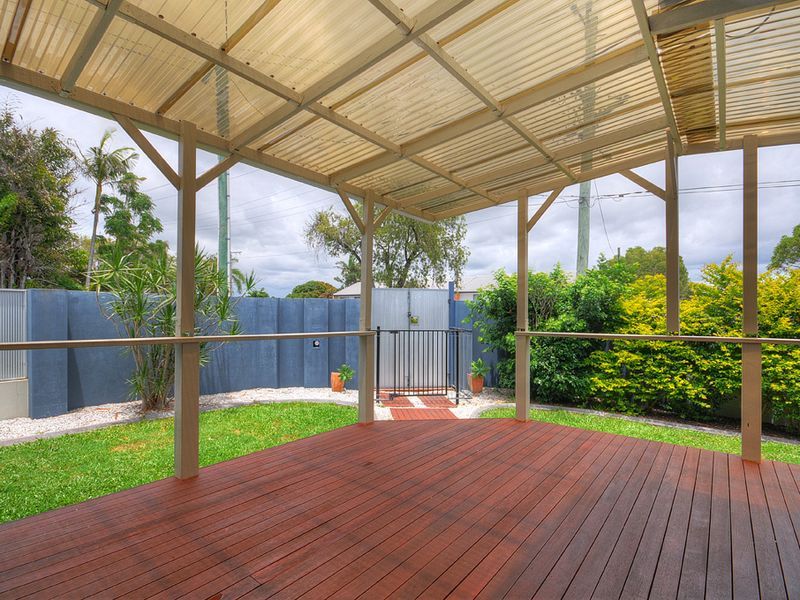 33 Heydon Avenue, Labrador QLD 4215, Image 2