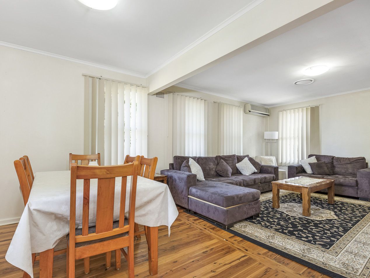 11 Dunrossil Ave, Casula NSW 2170, Image 2