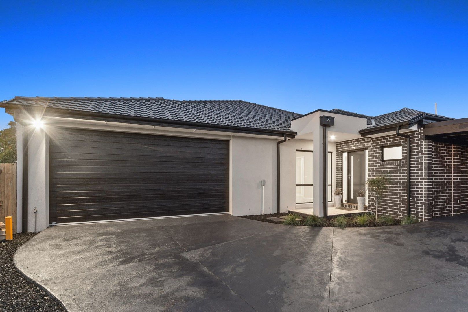 2/9 Raymond Road, Seaford VIC 3198, Image 1