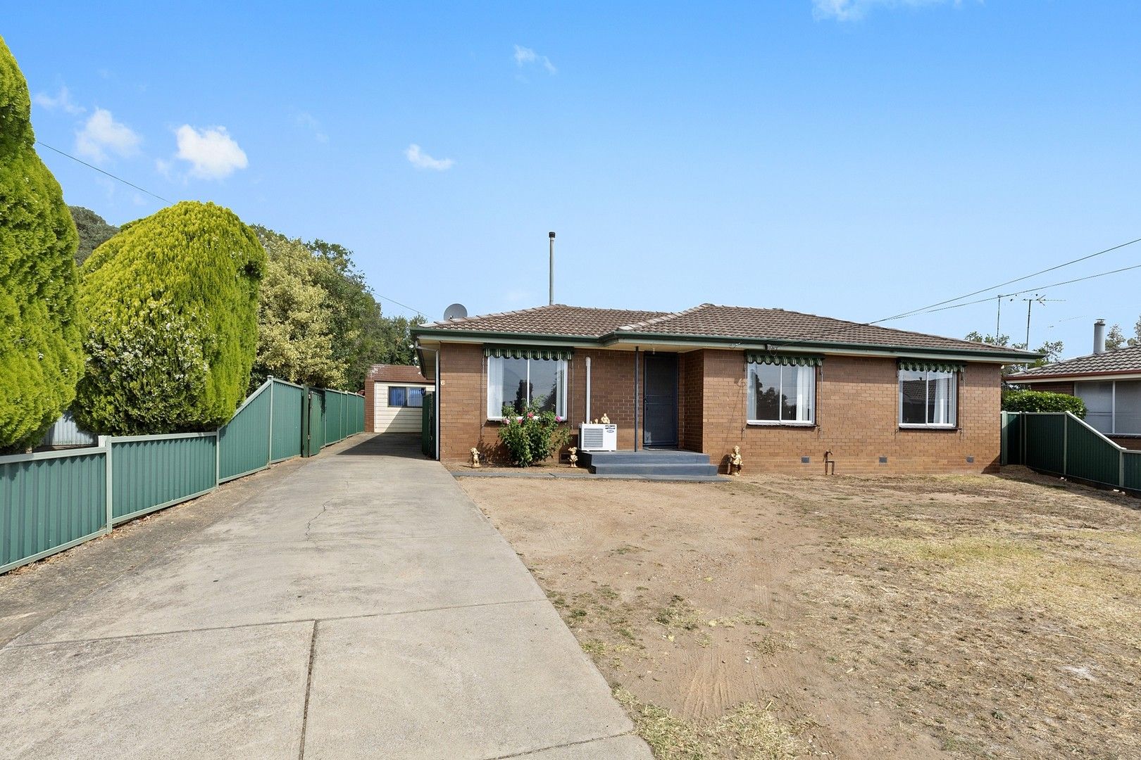 7 bedrooms House in 6 Paragon Court WENDOUREE VIC, 3355