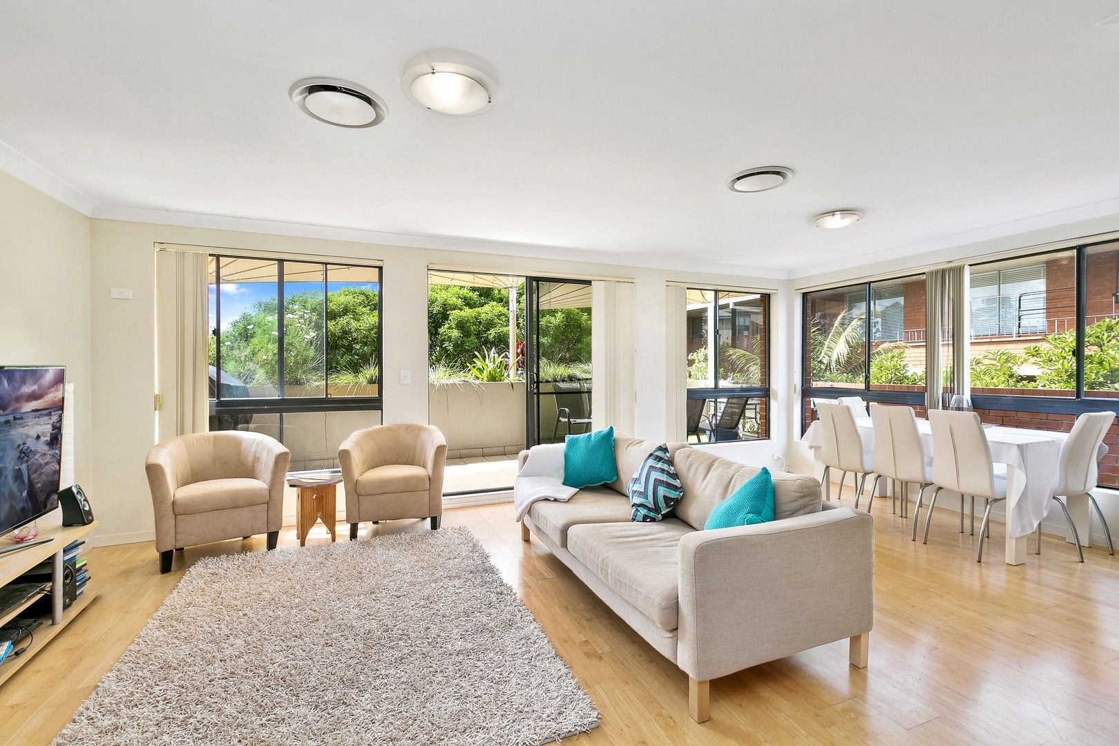 2 bedrooms Apartment / Unit / Flat in 8/17 Kingsway DEE WHY NSW, 2099