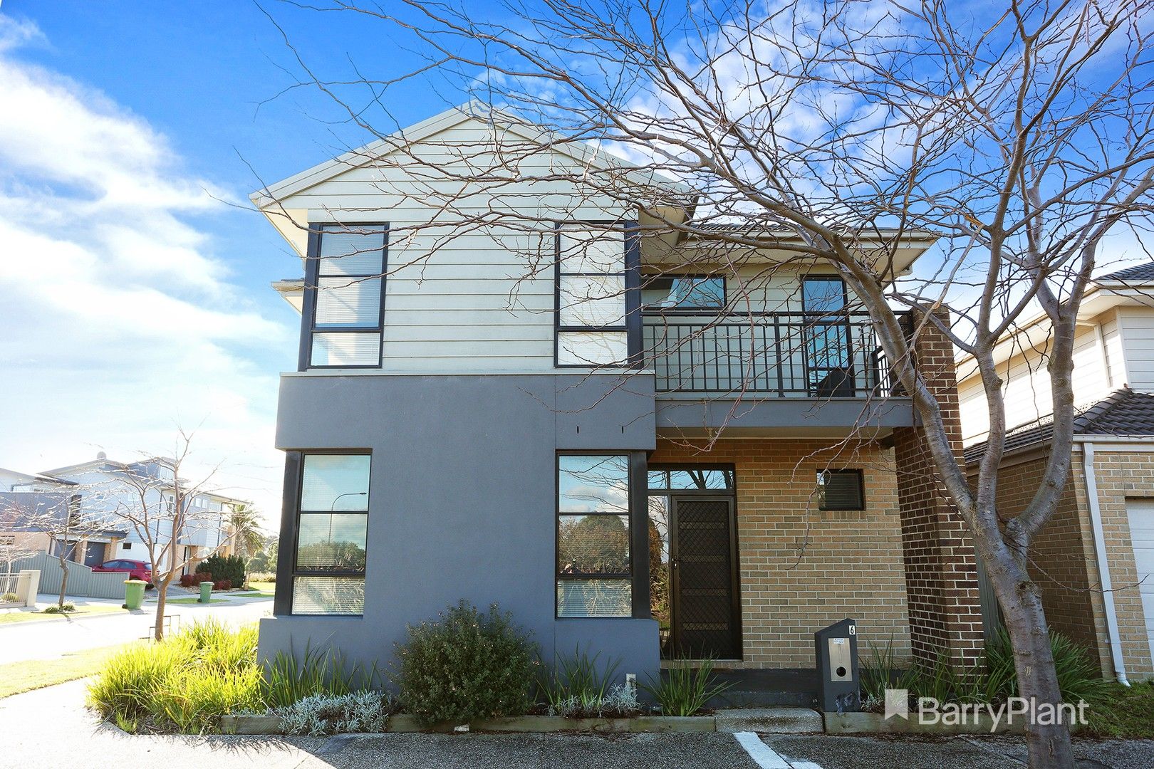 3 bedrooms House in 16 Petrel Circuit PAKENHAM VIC, 3810