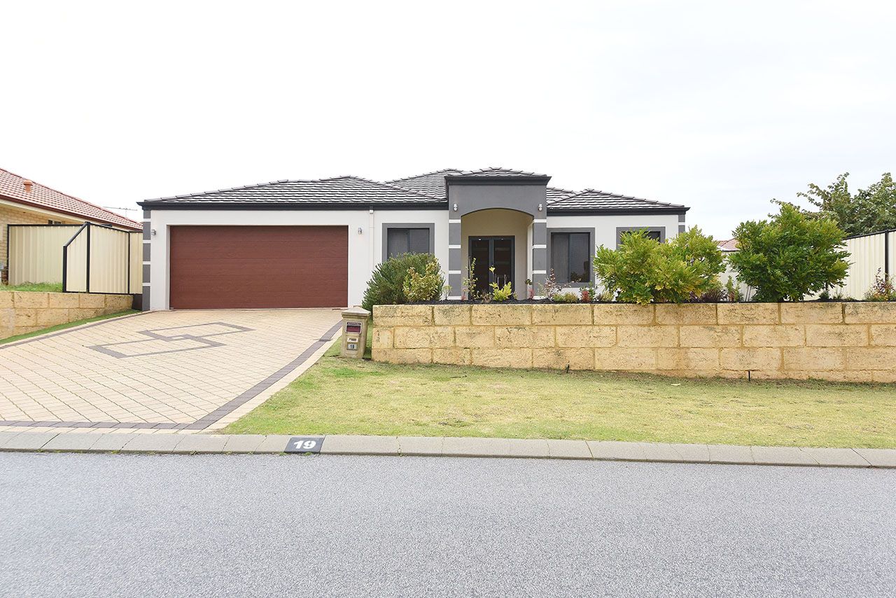 4 bedrooms House in 19 Gunnamatta Loop CLARKSON WA, 6030