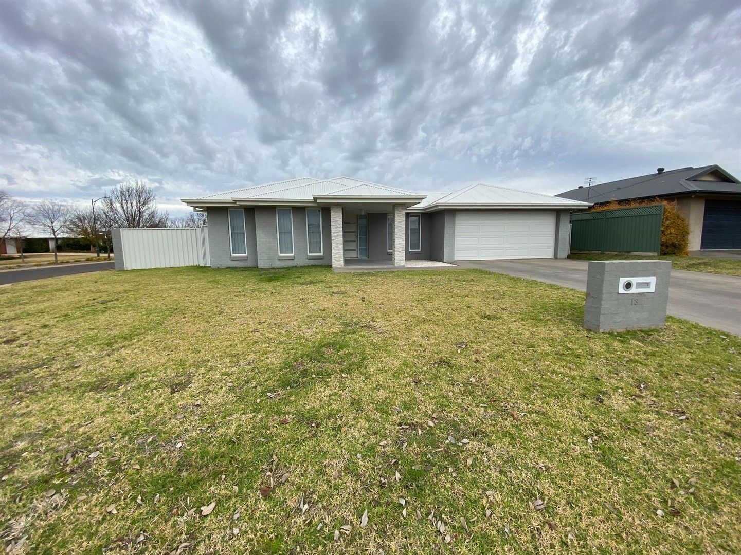 4 bedrooms House in 13 Azure Avenue DUBBO NSW, 2830
