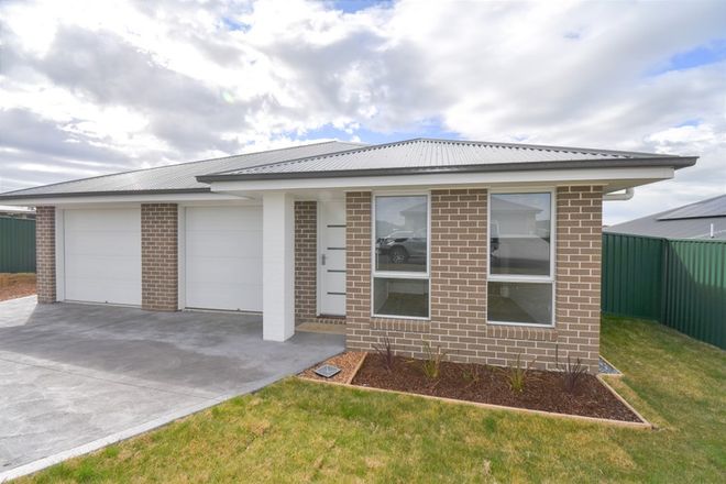 Picture of 14 & 14A Wallace Way, KELSO NSW 2795