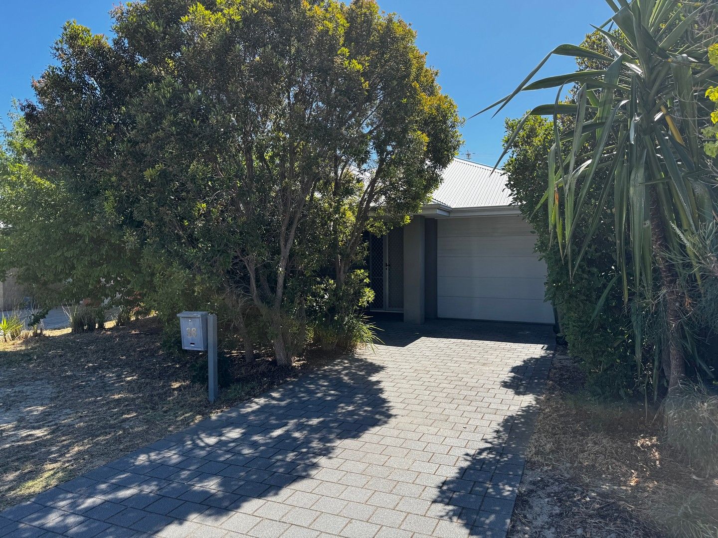 3 bedrooms House in 38 Leontes Way COOLBELLUP WA, 6163