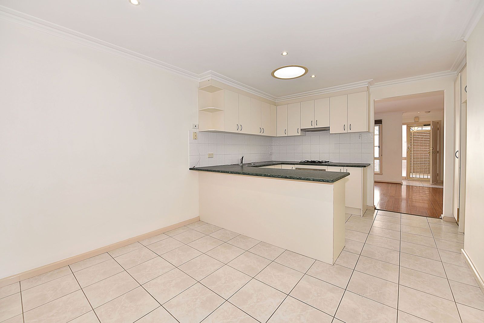 2 bedrooms Apartment / Unit / Flat in 2/28 Broadmeadows Road TULLAMARINE VIC, 3043
